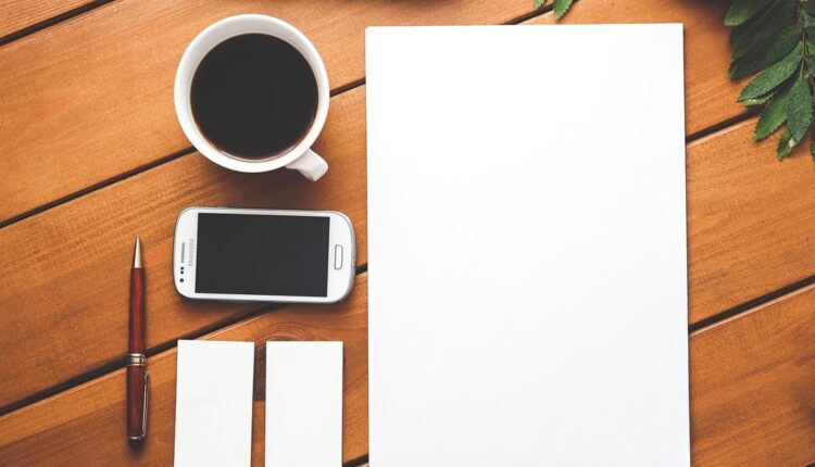 O que tem dentro de um celular quando ele quebra?